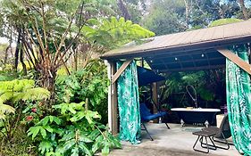 Romantic Retreat, Relax At Hot-Tub, Indoor & Outdoor Shower, Firepit, 5 Min To Hawaii Volcano Park